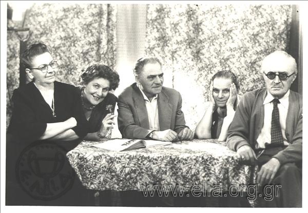 Ρουμανία 1961                                     Έλλη Αλεξίου, Φούλα Χατζηδάκη, Θέμος Κορνάρος, Γαλάτεια Καζαντζάκη και Μάρκος Αυγέρης.